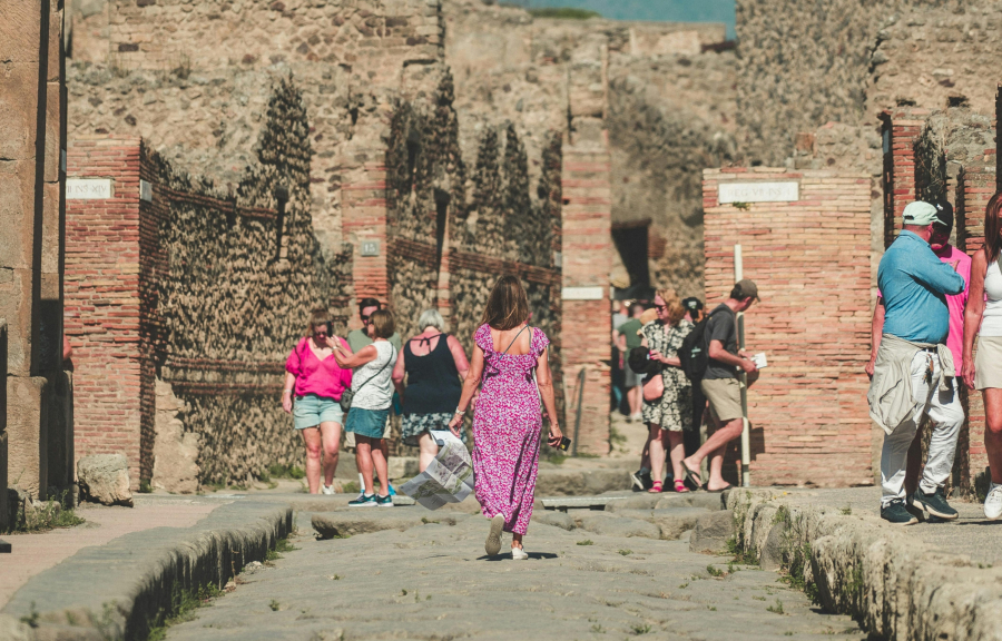 Μετά τη Φοντάνα ντι Τρέβι, «στόχος» η Πομπηία: Τι πρέπει να ξέρουν οι τουρίστες