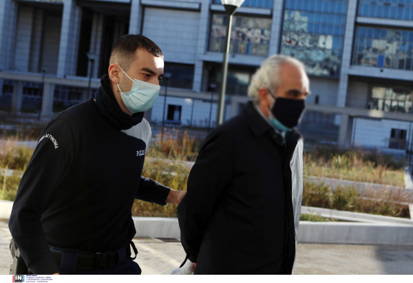 Δίκη Ψευτογιατρού: Συγκλονίζει η μητέρα της 35χρονης που πέθανε από καρκίνο, «μας είχε βάλει να φέρουμε νερό με ψήγματα πλατίνας»