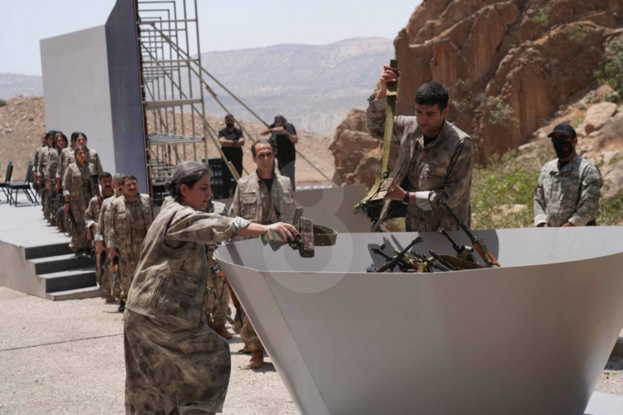 Τι σηματοδοτεί η παράδοση όπλων από το PKK - Αρχή ειρήνευσης ή πυροτέχνημα;