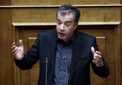 Θεοδωράκης: Δεν θα γίνουμε κομπάρσοι στα σχέδιά σας