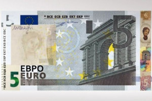 Νέα χαρτονομίσματα 5 και 10 ευρώ με την υπογραφή Λαγκάρντ (pic)