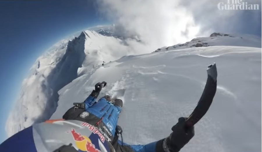 Πολωνός ορειβάτης γράφει ιστορία κατεβαίνοντας το Έβερεστ χωρίς φιάλη οξυγόνου (βίντεο)