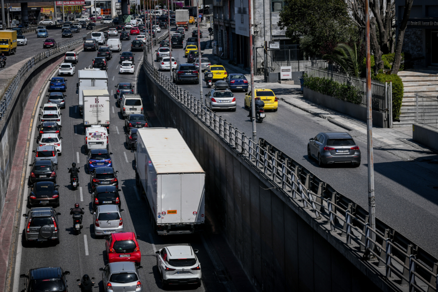 Πάσχα: Πόσο μειώνονται οι τιμές βενζίνης και πετρελαίου κίνησης