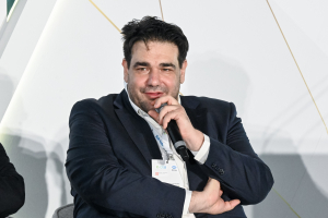 Αλλάζει «γραμμή» το Μαξίμου διά στόματος Λιβάνιου: «Δεν υπάρχουν δεύτερες και τρίτες εκλογές, η κάλπη είναι μια»