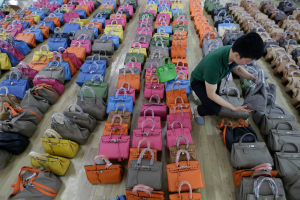 Σιγκαπούρη: 15 δημοπρασίες για κατασχεμένα Hermes, Cartier, Chanel και Louis Vuitton αξίας 2,4 δισ. δολάρια