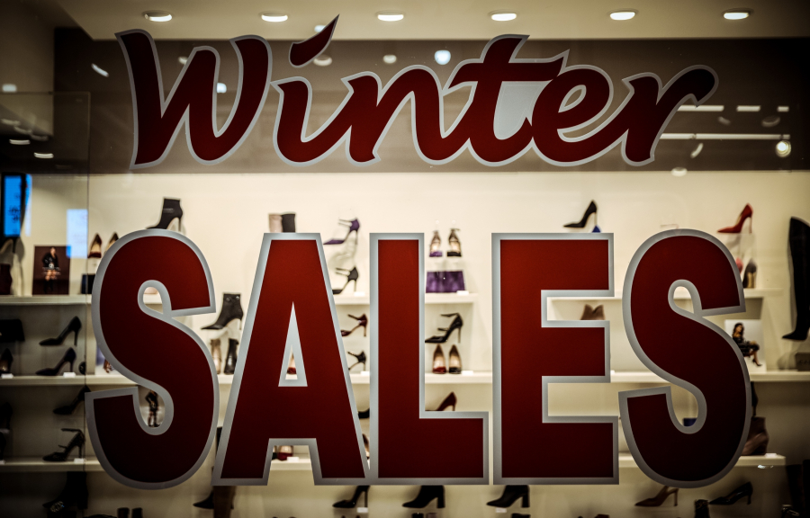 Η ακρίβεια «πάγωσε» και τις χειμερινές εκπτώσεις: Τι περίμεναν οι έμποροι και τι έγινε τελικά