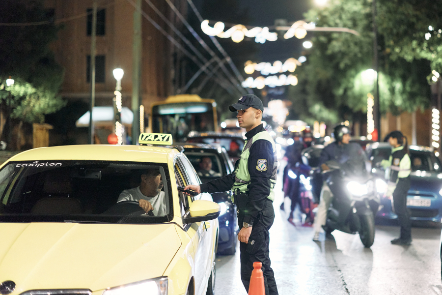 «Σαφάρι» ελέγχων από την Τροχαία την παραμονή Χριστουγέννων - 87 παραβάτες σε 6.000 αλκοτέστ