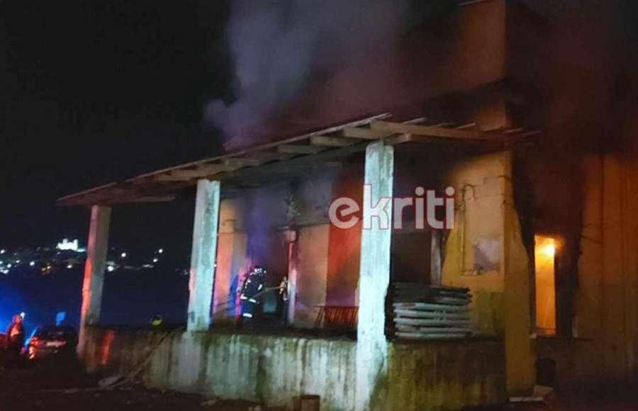 Φωτιά τώρα σε παλιές αποθήκες στο Ηράκλειο - Πυκνός καπνός