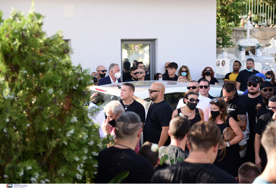 Συντετριμμένη η Φουρέιρα στην κηδεία του Mad Clip (εικόνα)