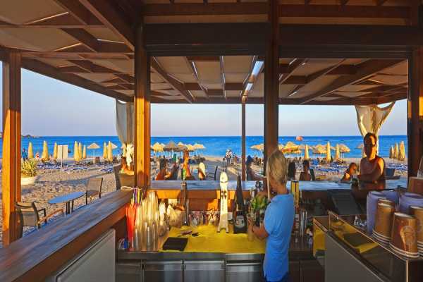 Νέος φόρος πολυτελείας σε ξενοδοχεία, κλαμπ και κοσμηματοπωλεία