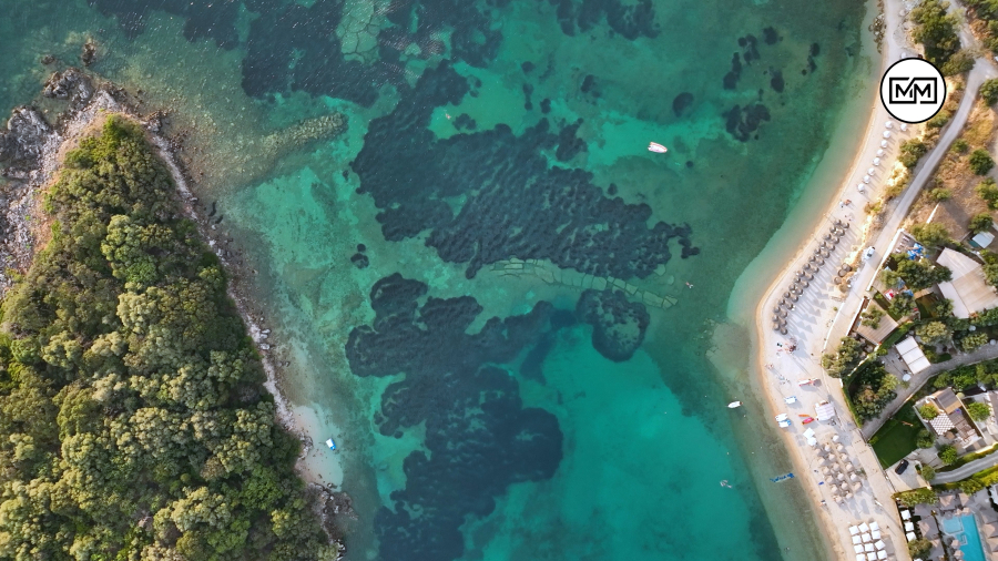 Αγία Παρασκευή: Η μυστική παραλία της Ηπείρου που μοιάζει με νησί