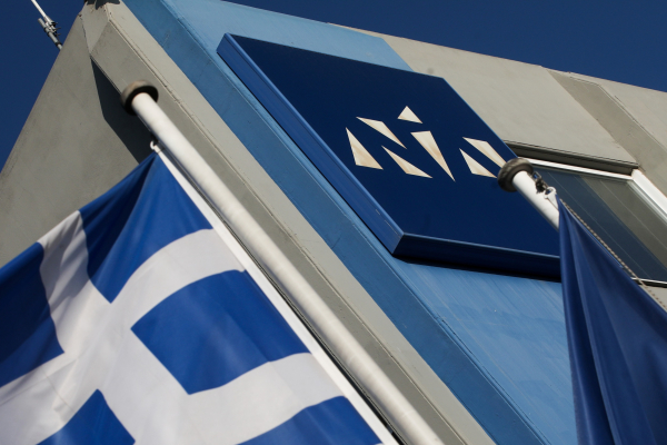 Γιατί η ΝΔ θέλει εκτός Βουλής τα μικρά κόμματα