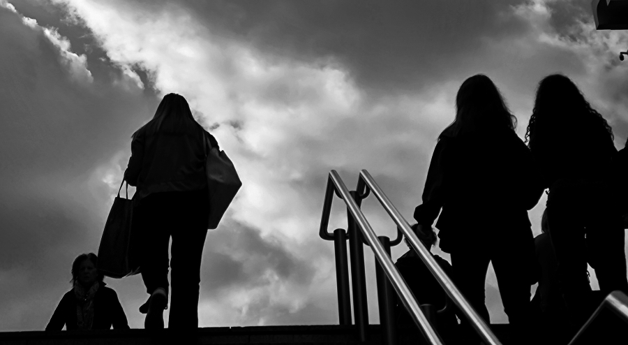 Οι μισθοί στην Ελλάδα του 2024 «κοντράρονται» με Κολομβία και «χάνουν» από Πολωνία και Ρουμανία