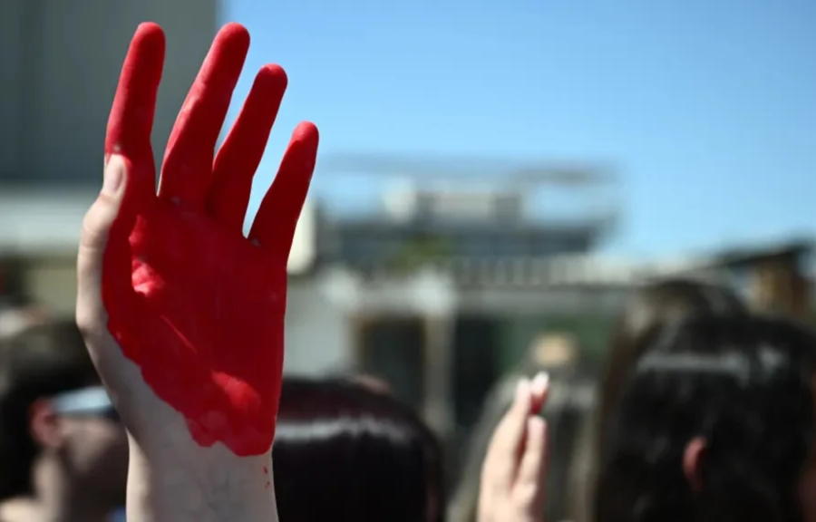 Ηχηρό μήνυμα κατά της έμφυλης βίας από μητέρες δολοφονημένων γυναικών και του Άλκη Καμπανού