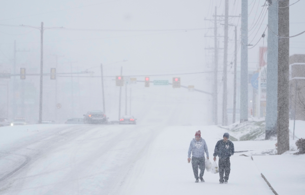 Σφοδρή κακοκαιρία στις ΗΠΑ: Χωρίς ρεύμα χιλιάδες, ακυρώθηκαν πτήσεις (βίντεο)