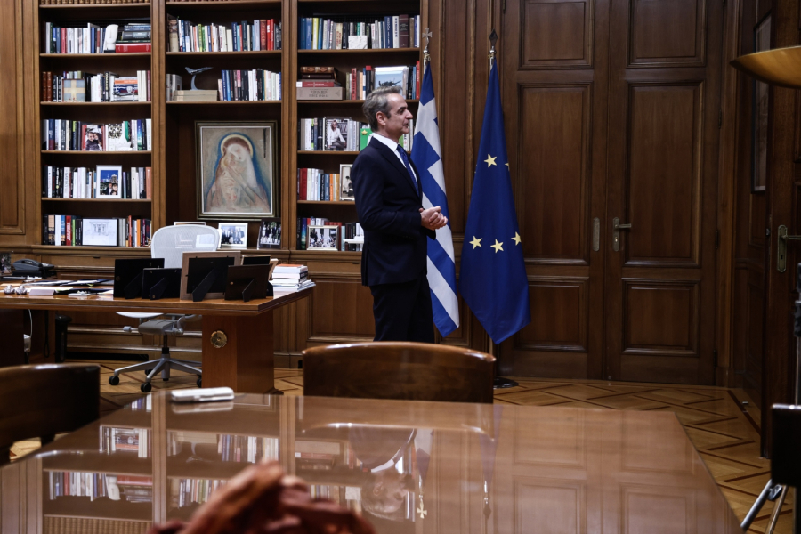 Μετά τον ανασχηματισμό: Τρία ερωτήματα για τις πολιτικές εξελίξεις