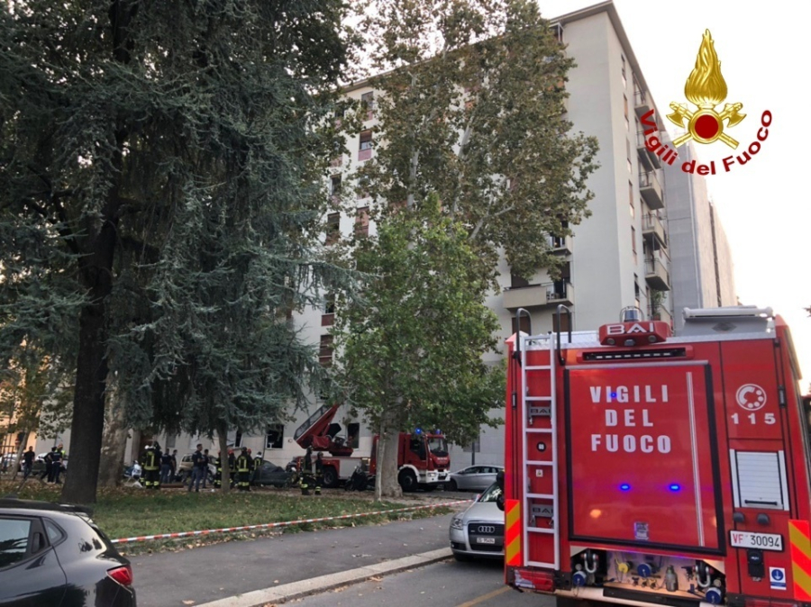 Σαρδηνία: 140 λουόμενοι απομακρύνθηκαν με ταχύπλοα λόγω φωτιάς (βίντεο)