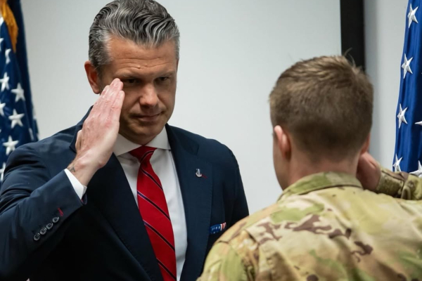 Αλλάζει ο αμερικανικός στρατός - Τέλος η πολιτική ορθότητα, μόνο «υψηλά ανδρικά πρότυπα» θέλει ο Χέγκσεθ