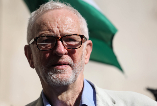 Ο Κόρμπιν ανακοίνωσε νέο κόμμα: «Περισσότερες από 80.000 υπογραφές σε 5 ώρες»