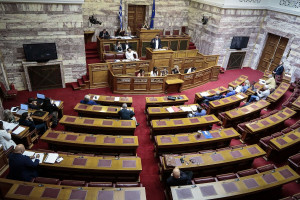 photo: 120 δόσεις, eurokinissi