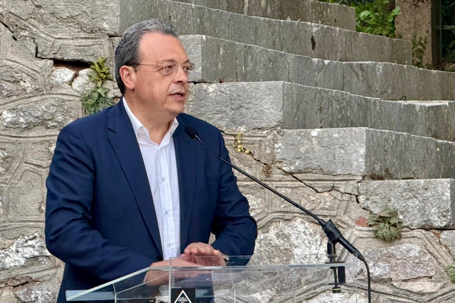 Φάμελλος για Μίκη Θεοδωράκη: «Μας θυμίζει ότι και σήμερα η σιωπή είναι συνενοχή και πρέπει να φωνάξουμε δυνατά»