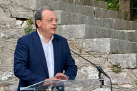 Φάμελλος για Μίκη Θεοδωράκη: «Μας θυμίζει ότι και σήμερα η σιωπή είναι συνενοχή και πρέπει να φωνάξουμε δυνατά»