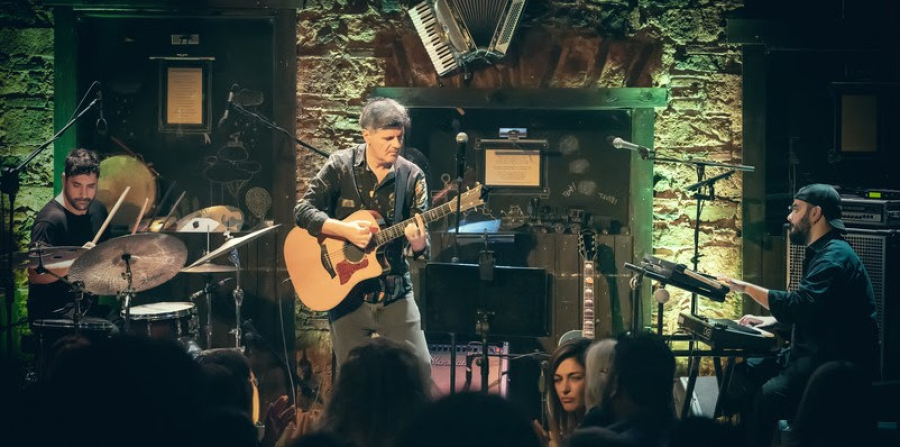 Φοίβος Δεληβοριάς: Συναυλία με ελεύθερη είσοδο