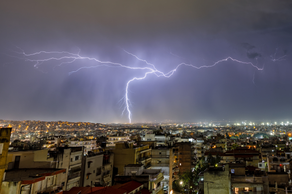 Καιρός: Τι ώρα ξεκινούν οι καταιγίδες στην Αττική - Θα «ανοίξουν οι ουρανοί»