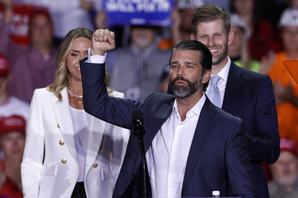 Ντόναλντ Τραμπ Τζ. για Ζελένσκι - «38 μέρες μέχρι να χάσεις το επίδομά σου»