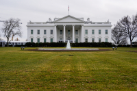 Επιμένει ο Τραμπ: «Στρατηγικά σημαντική η Γροιλανδία για τις ΗΠΑ» - Η απάντηση του Λευκού Οίκου στους Ευρωπαίους