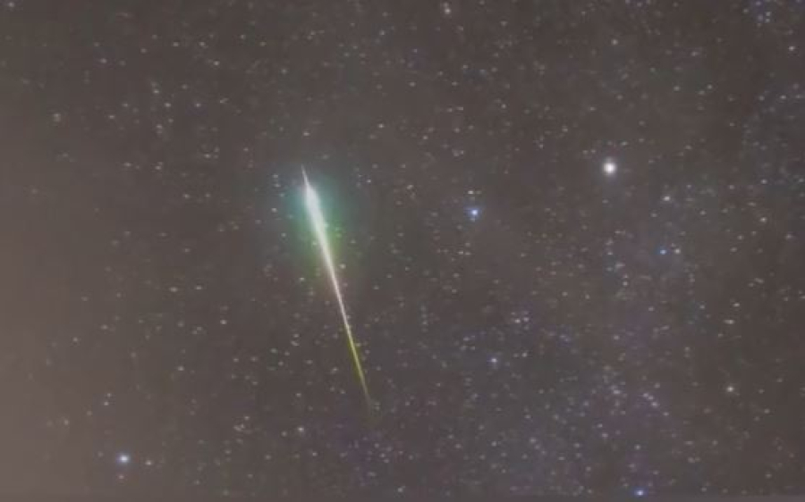 H στιγμή που μετεωρίτης χτυπά την ατμόσφαιρα της Γης και διαλύεται πάνω από τη Βόρεια Αμερική