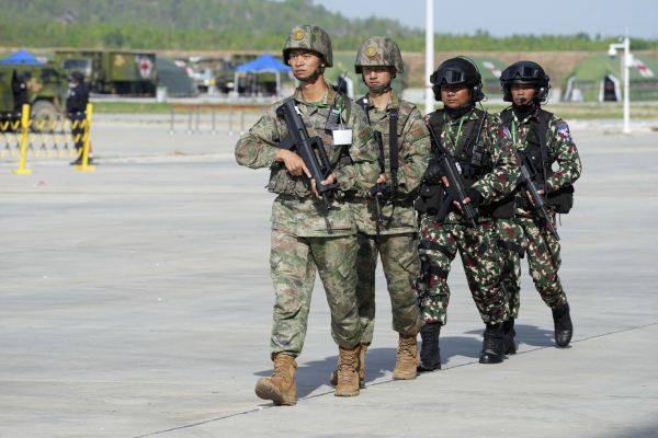 FT: Ο Τραμπ πρότεινε να πάνε Κινέζοι στρατιώτες στην Ουκρανία, ως ειρηνευτική δύναμη
