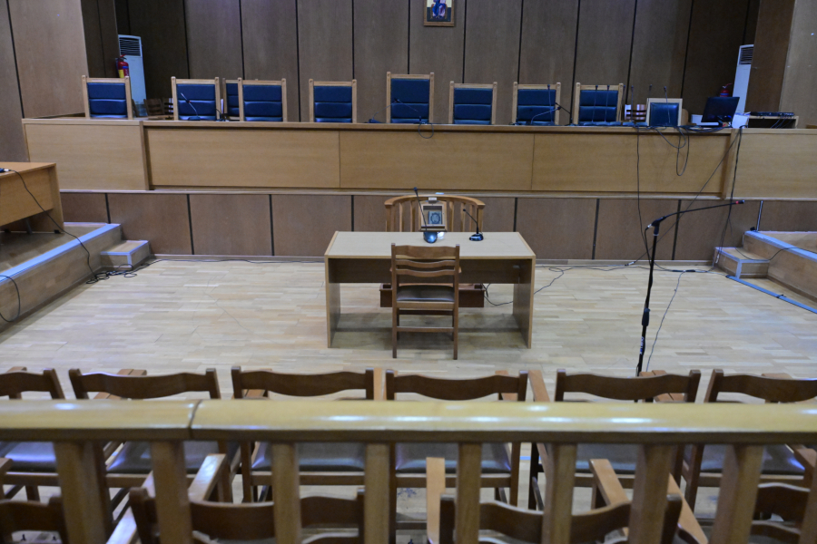 Ιωάννινα: Άρχισε η δίκη για την εγκληματική οργάνωση στις φυλακές Σταυρακίου- Αστυνομικός και σωφρονιστικοί υπάλληλοι στο εδώλιο