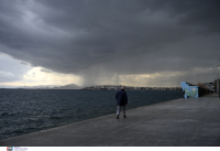 «Λευκά» Χριστούγεννα με τσουχτερό κρύο: Καταιγίδες και χιόνια «κυκλώνουν» Αθήνα - Θεσσαλονίκη