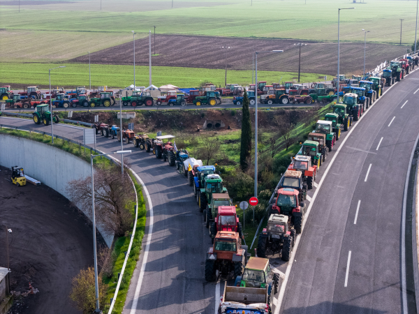 Σκέψεις για πρόστιμα στα τρακτέρ! - Διάσπαση με «γαλάζιους» συνδικαλιστές - Επίθεση στο ΚΚΕ