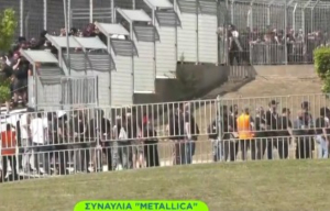 Metallica στην Αθήνα: «Δεν είναι μυρμήγκια» - Ουρές έξω από τον χώρο της συναυλίας (βίντεο)