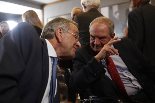 Πλήρης κάλυψη Καραμανλή σε Σαμαρά - Και μήνυμα σε Μαξίμου