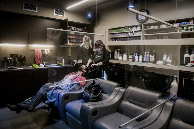 Πώς θα λειτουργήσουν τα κομμωτήρια, τα ραντεβού και τα sms στο 13033