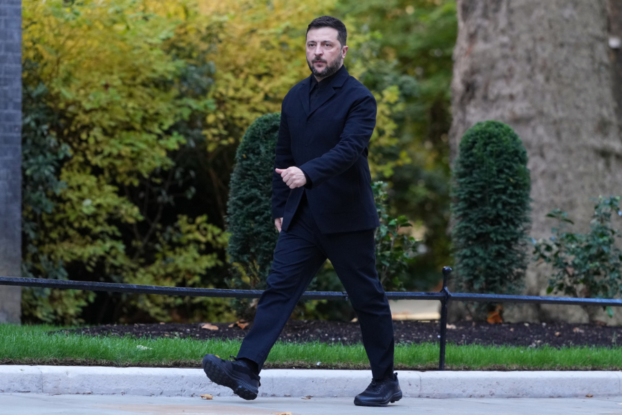 «Shopping therapy» από τον Ζελένσκι: Μάζεψε 1.2 δισ. δολάρια από Ελλάδα, Γαλλία και Ισπανία