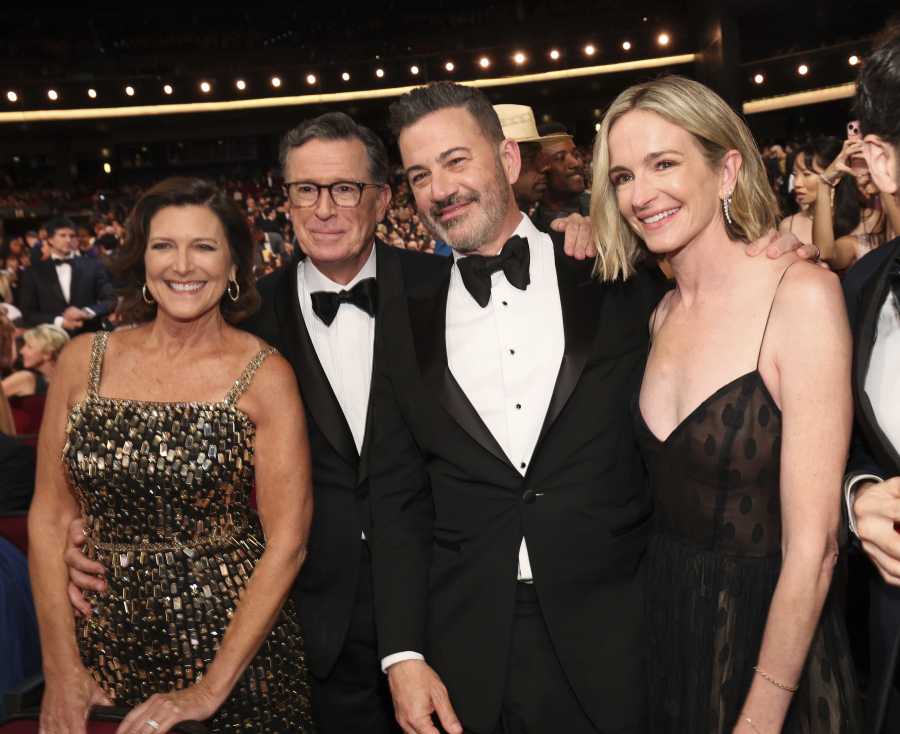 «Κατάφωρη επίθεση στην ελευθερία του λόγου»: Ο (επίσης) «απολυμένος» Κολμπέρ στο πλευρό του Κίμελ