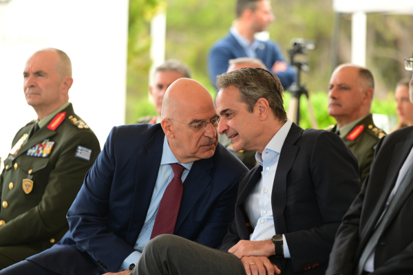 Μαξίμου κάνει καψόνια στον Δένδια - Γιατί οι στρατιωτικοί δεν παίρνουν τις αυξήσεις