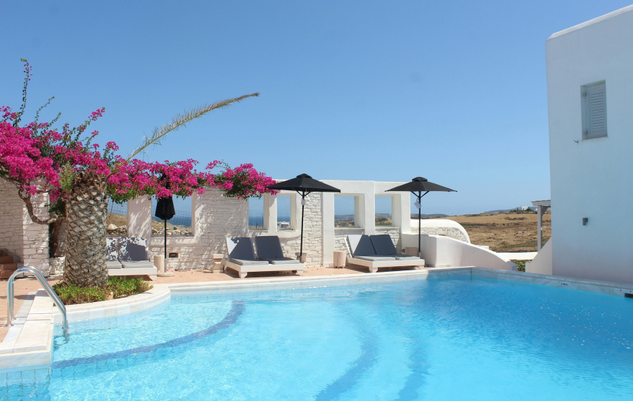 3 ελληνικοί προορισμοί για πολυτελείς διακοπές σε ξενοδοχείο με πισίνα – Από 60 ευρώ τη βραδιά