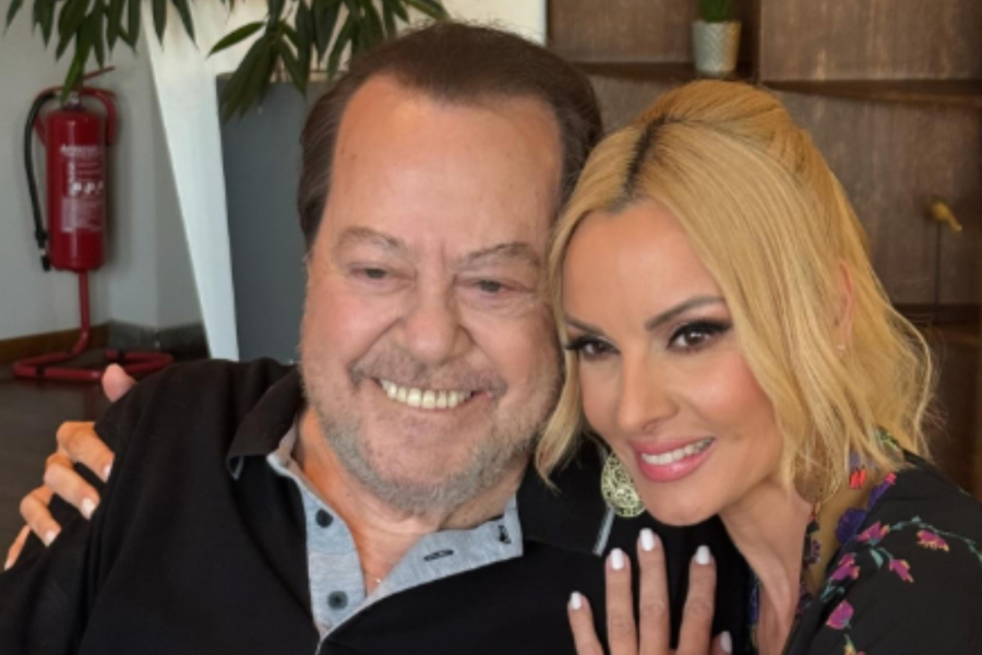 Πέγκυ Ζήνα: «Καλοτάξιδα τα ‘Θαλασσινά’ σου λατρεμένε μου Γιάννη Πάριε» (Εικόνα)