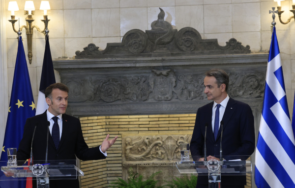Κοινές δηλώσεις Μητσοτάκη-Μακρόν: «Αποδείξαμε ότι η ευρωπαϊκή αλληλεγγύη θεμελιώνεται με πράξεις»