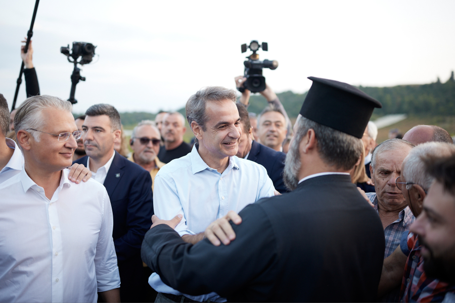 Στο Κρυονέρι Κορινθίας ο Κυριάκος Μητσοτάκης, συζήτησε με αγρότες και παραγωγούς