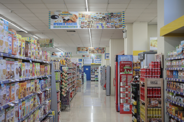 Υποχωρεί ο πληθωρισμός σε Ευρωζώνη και Ελλάδα, παραμένει η ακρίβεια στα τρόφιμα