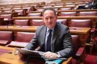 Πέτσας «αδειάζει» Μαξίμου και... Άδωνι