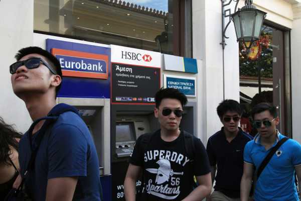 Κυβέρνηση: Χωρίς όρια αναλήψεων οι ξένες πιστωτικές κάρτες τουριστών