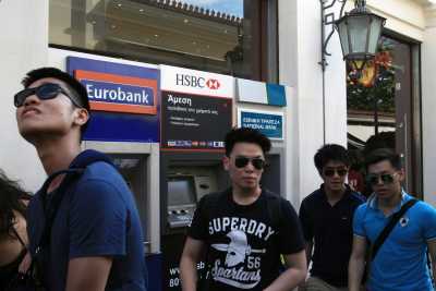 Κυβέρνηση: Χωρίς όρια αναλήψεων οι ξένες πιστωτικές κάρτες τουριστών