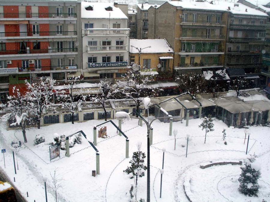 Χιονίζει στο Νυμφαίο, χαλάζι στη Θεσσαλονίκη (βίντεο)